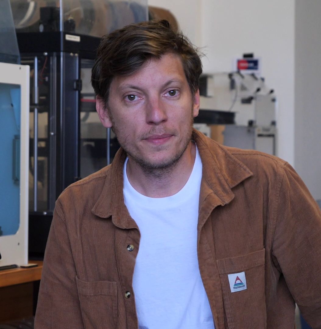 Photos d'Antoine Messager, program manager chez Kickmaker qui parle d'industrialisation