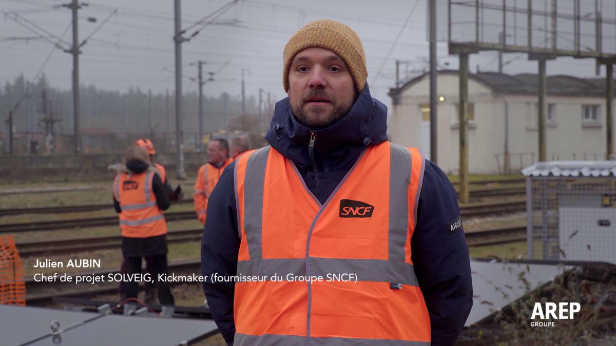 Image de Julien, chef de projet chez Kickmaker, qui nous parle du projet Solveig, porté par la SNCF, AREP et Kickmaker autour du ferrovoltaïque